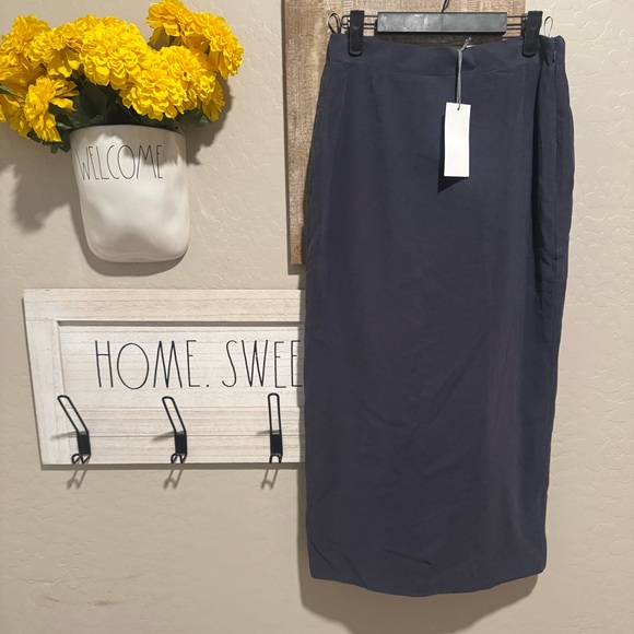 Elegant Wayf Women's Skirt - Picture 1 of 7